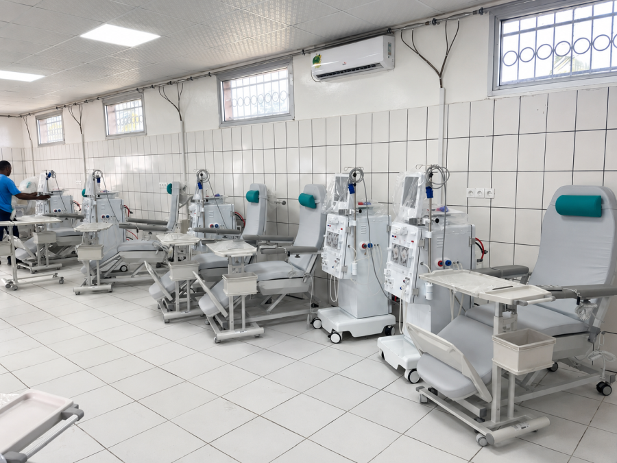 Reverse osmosis water treatment system with blue storage tanks for dialysis center